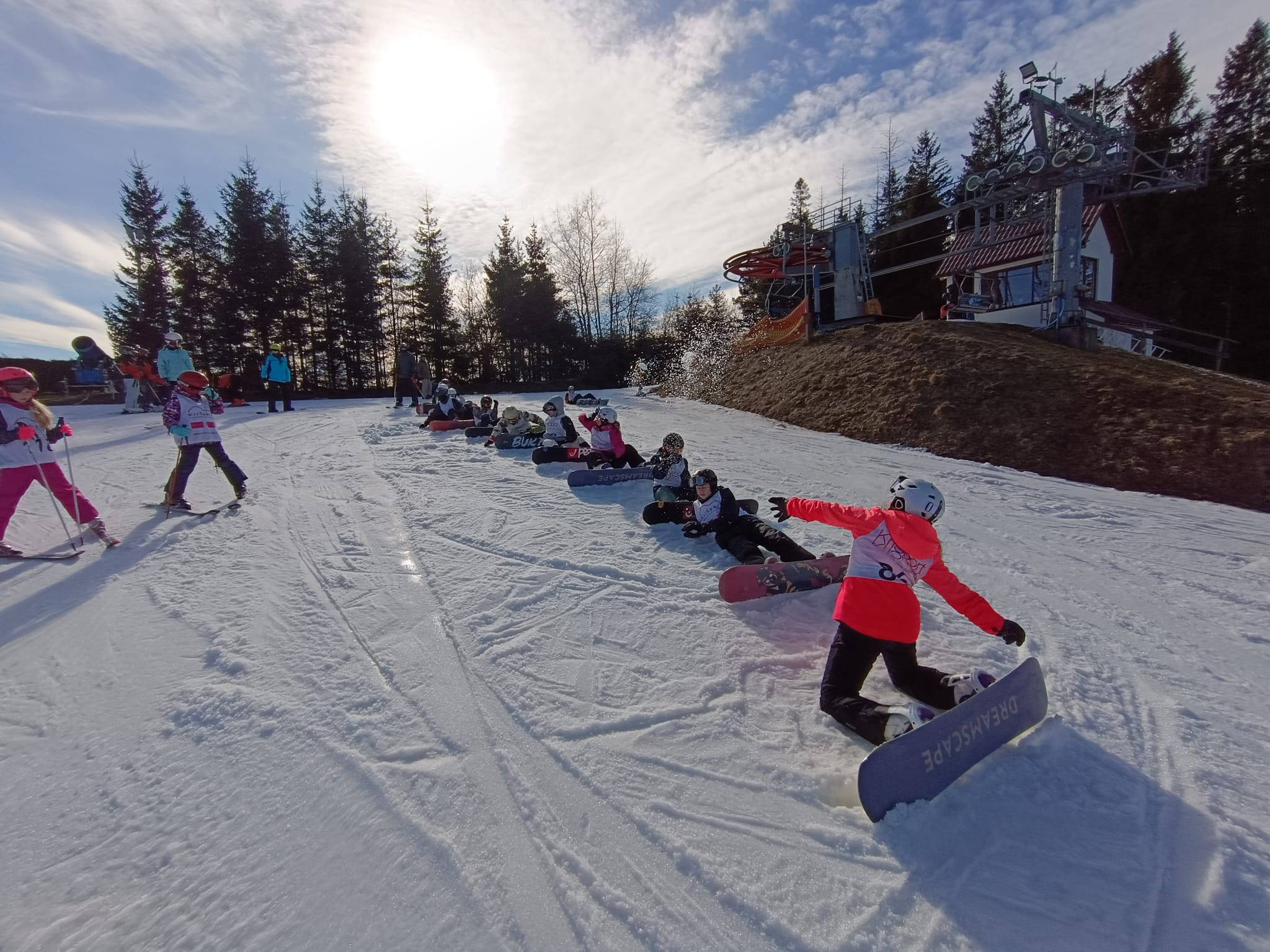  08.02.2025. ZAPRASZAMY NA KOLEJNE ZAJĘCIA WEKENDOWEJ SZKÓŁKI NARCIARSKO - SNOWBOARDOWEJ!